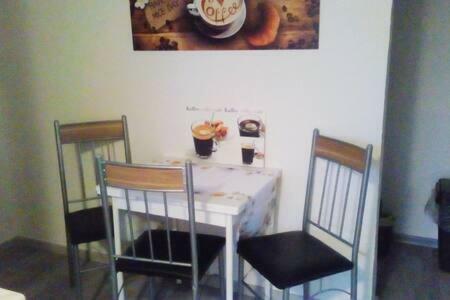 Kleines Apartement Zwischen Ega Und Messe แอร์ฟวร์ท ภายนอก รูปภาพ